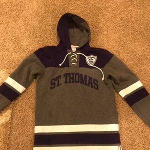 Super cute and cozy St.Thomas sweatshirt
